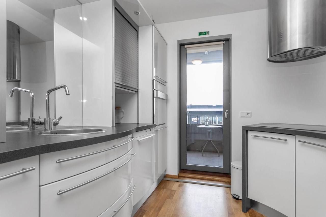 Sunny Apartment - By The Sea In City Center 레이캬비크 외부 사진