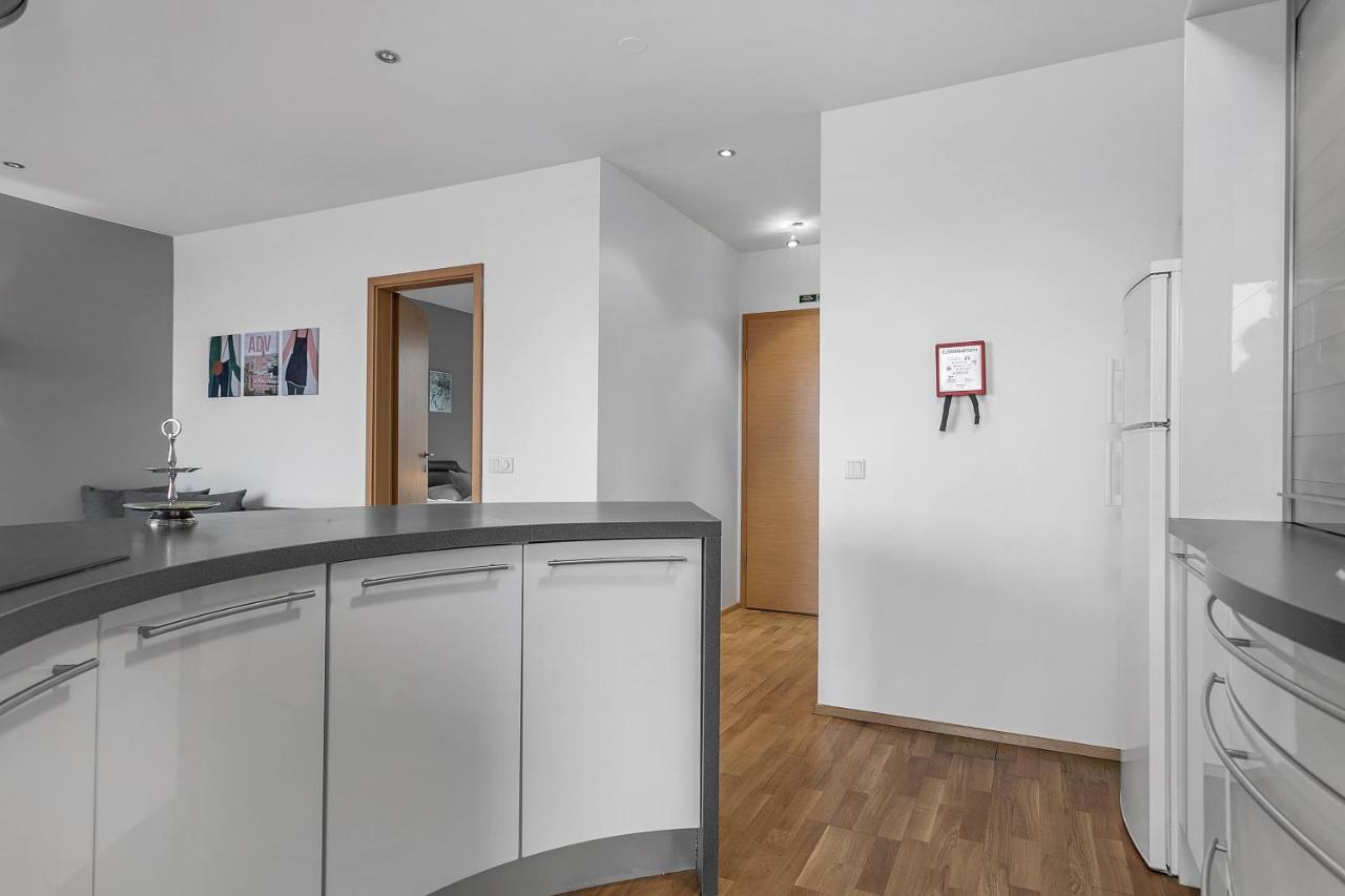 Sunny Apartment - By The Sea In City Center 레이캬비크 외부 사진